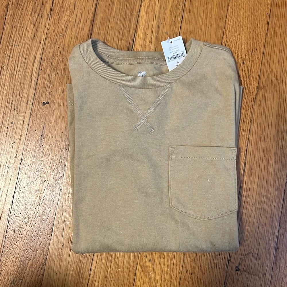 Gap kids. Khaki colored 100% cotton long sleeve Pocket T-Shirt size S (6-7)